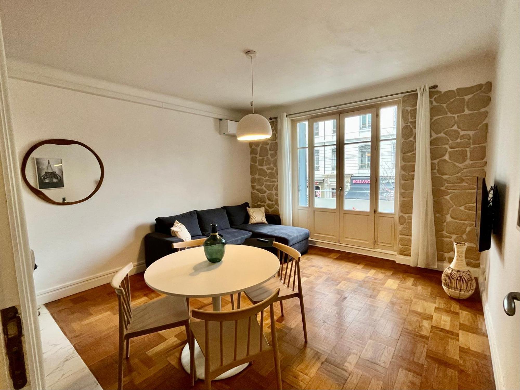 Suite Corneille Лион Екстериор снимка